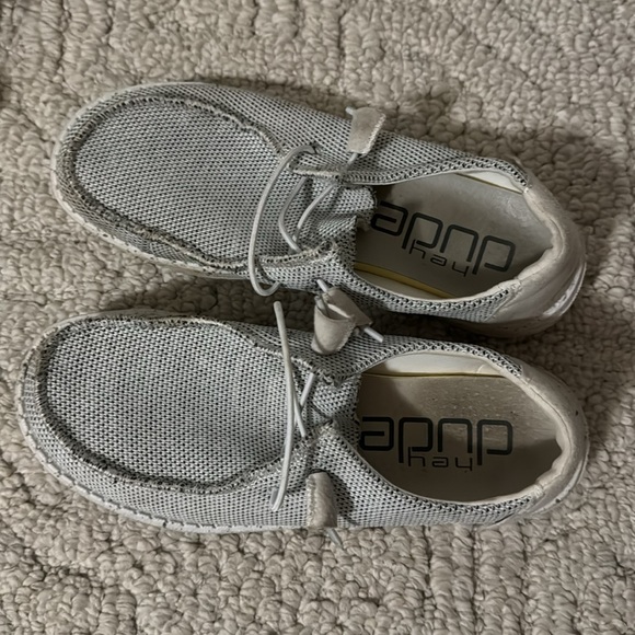 Hey Dude shoes Women’s size 6, men’s size 4.5 - Picture 2 of 6